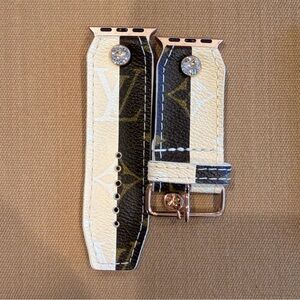 Super Rare Spark*l Louis Vuitton Rayures Apple Watch Band - Size 2
